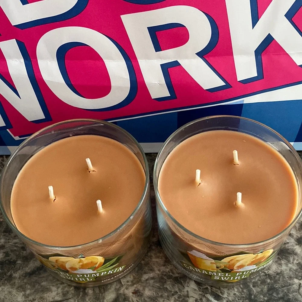 Bath & Body Works 3-Wick candles - Picture 4 of 7